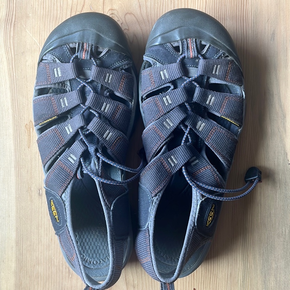 Mens Keen water shoes size 11.5
